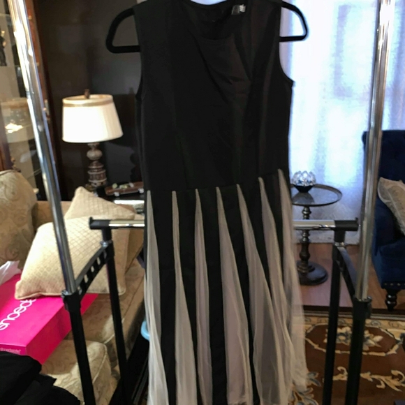 Sleeveless dress - Picture 1 of 1